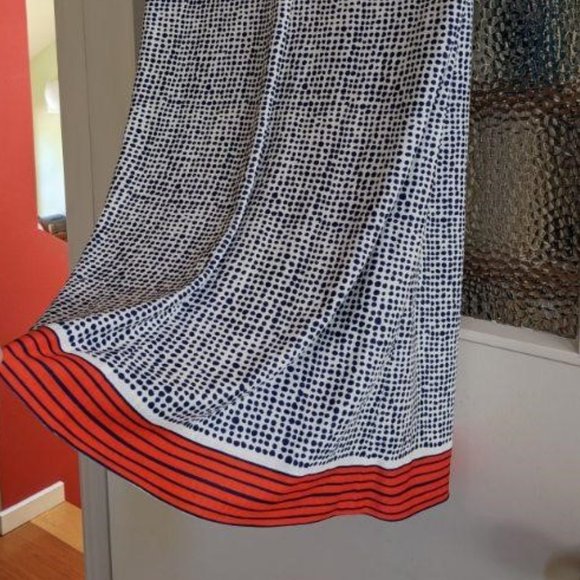 Fun Lively Shift Dress, Short-sleeve Swingy Bold Hem, Great for Summer - Picture 4 of 15